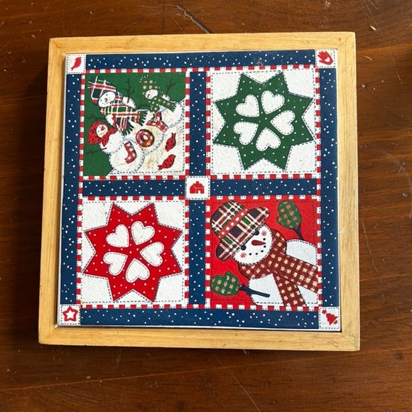 Hallmark Trivet Christmas Quilt Design Ceramic with Oak Frame - Picture 1 of 6